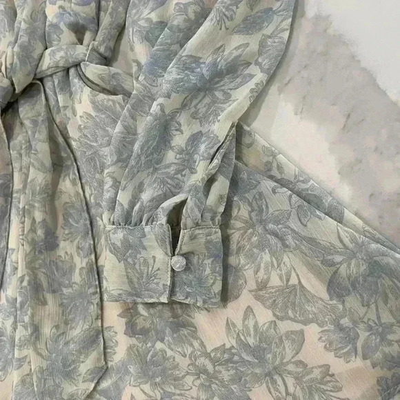 Express Wrap Front Elegant Ivory/ Blue Floral Print Long Sleeve Romper Womens XS - Picture 5 of 8